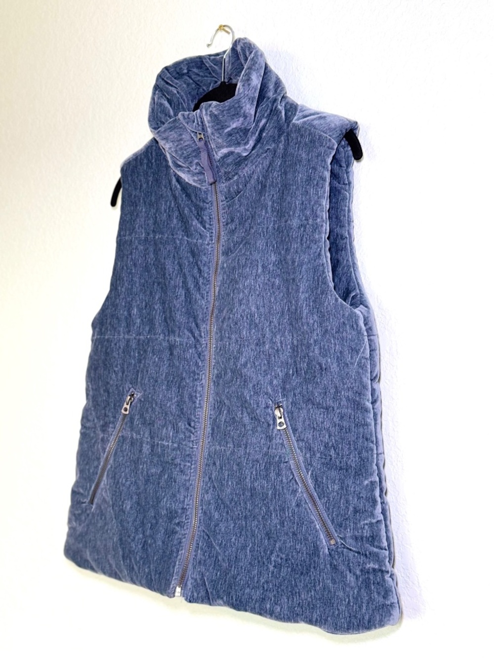 Dylan Los Angeles Anthropologie Chenille Puffer Vest Women's M Blue Velvet Soft